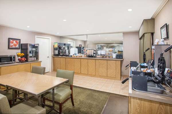  - La Quinta Inn & Suites Columbia - I-70, Exit 124