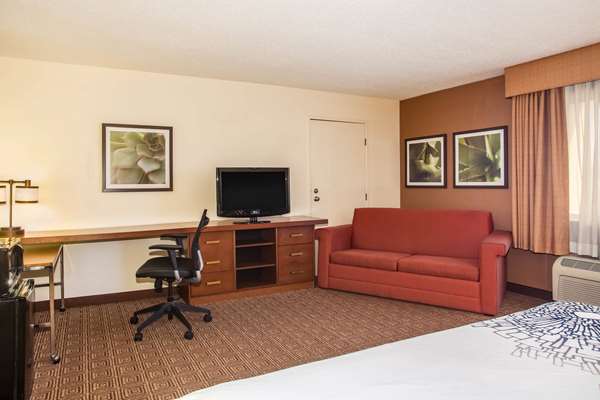 Suite - La Quinta Inn & Suites Columbia - I-70, Exit 124