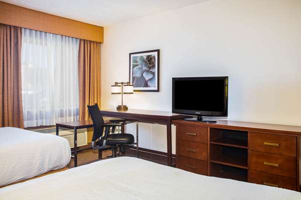  - La Quinta Inn & Suites Columbia - I-70, Exit 124