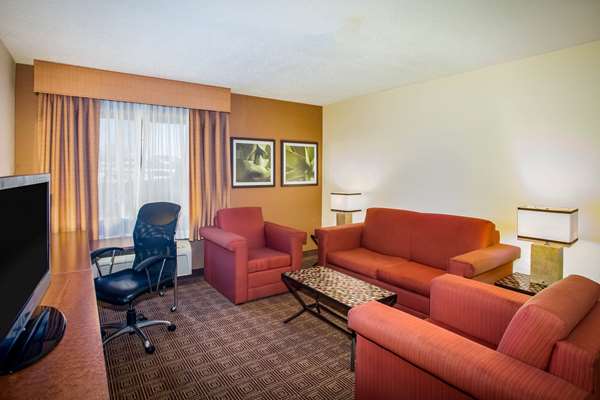 Suite - La Quinta Inn & Suites Columbia - I-70, Exit 124