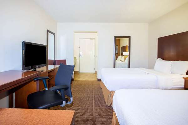  - La Quinta Inn & Suites Columbia - I-70, Exit 124