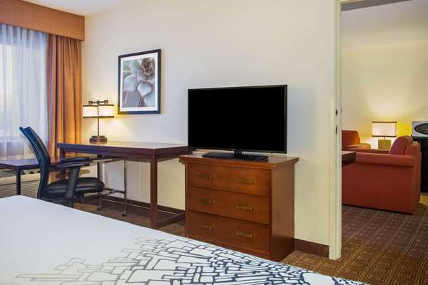 Suite - La Quinta Inn & Suites Columbia - I-70, Exit 124