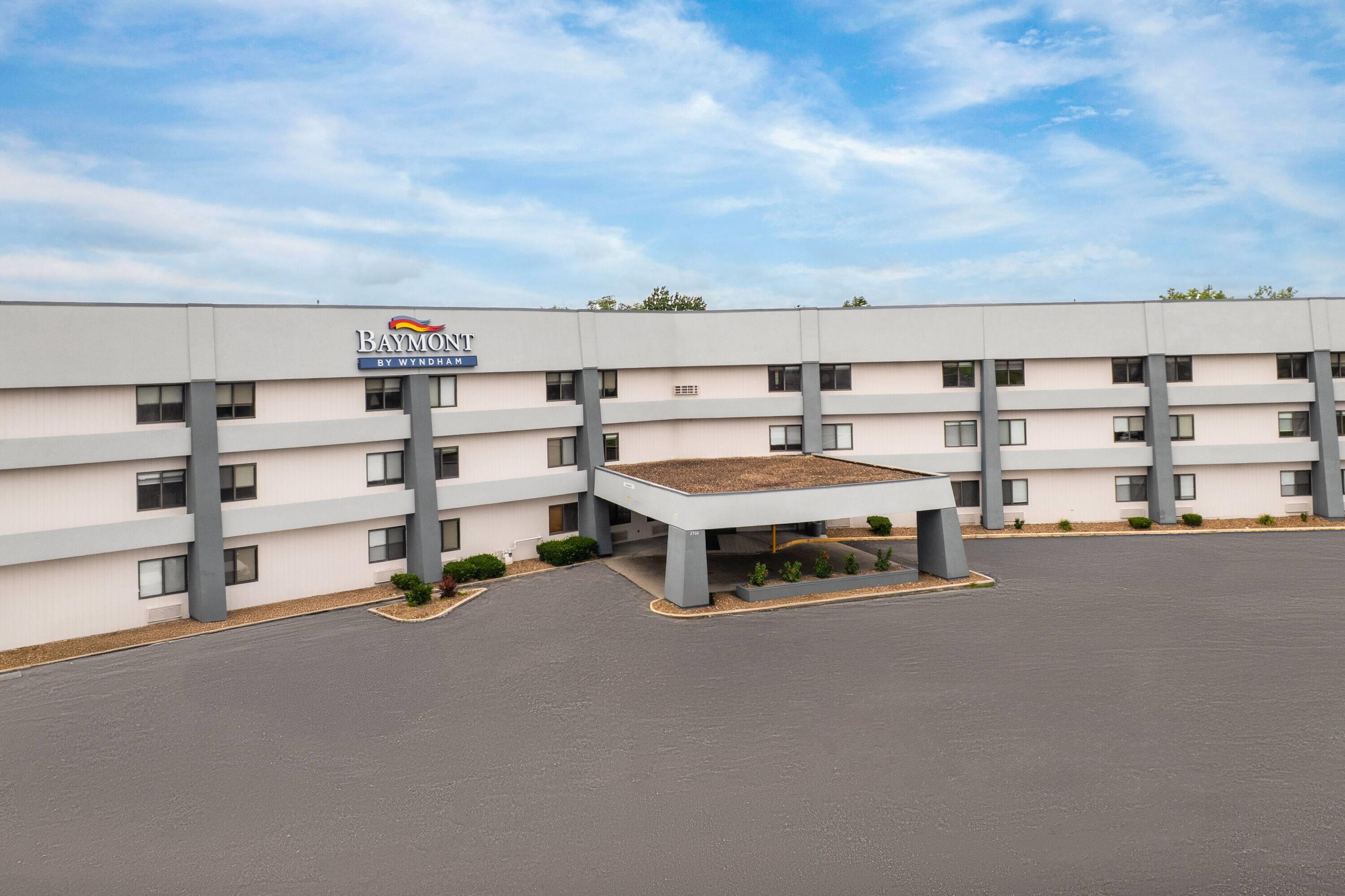 Exterior | La Quinta Inn & Suites by Wyndham Columbia