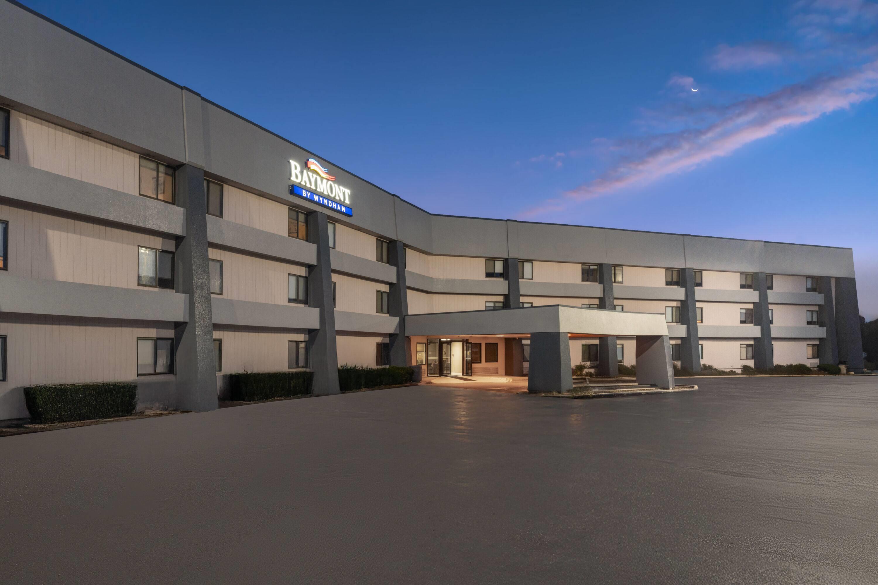 Exterior | La Quinta Inn & Suites by Wyndham Columbia