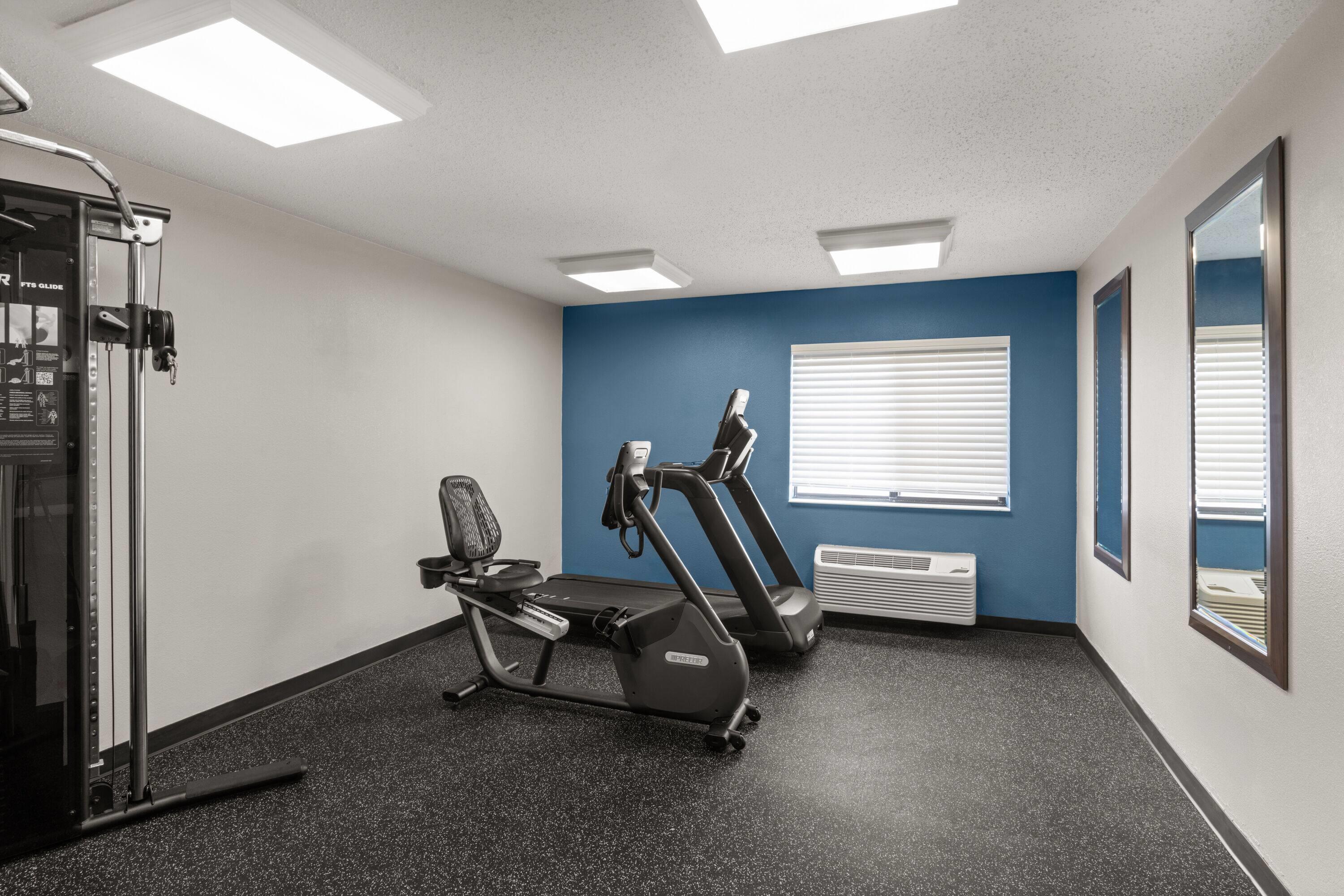Health club fitness center gym | La Quinta Inn & Suites by Wyndham Columbia