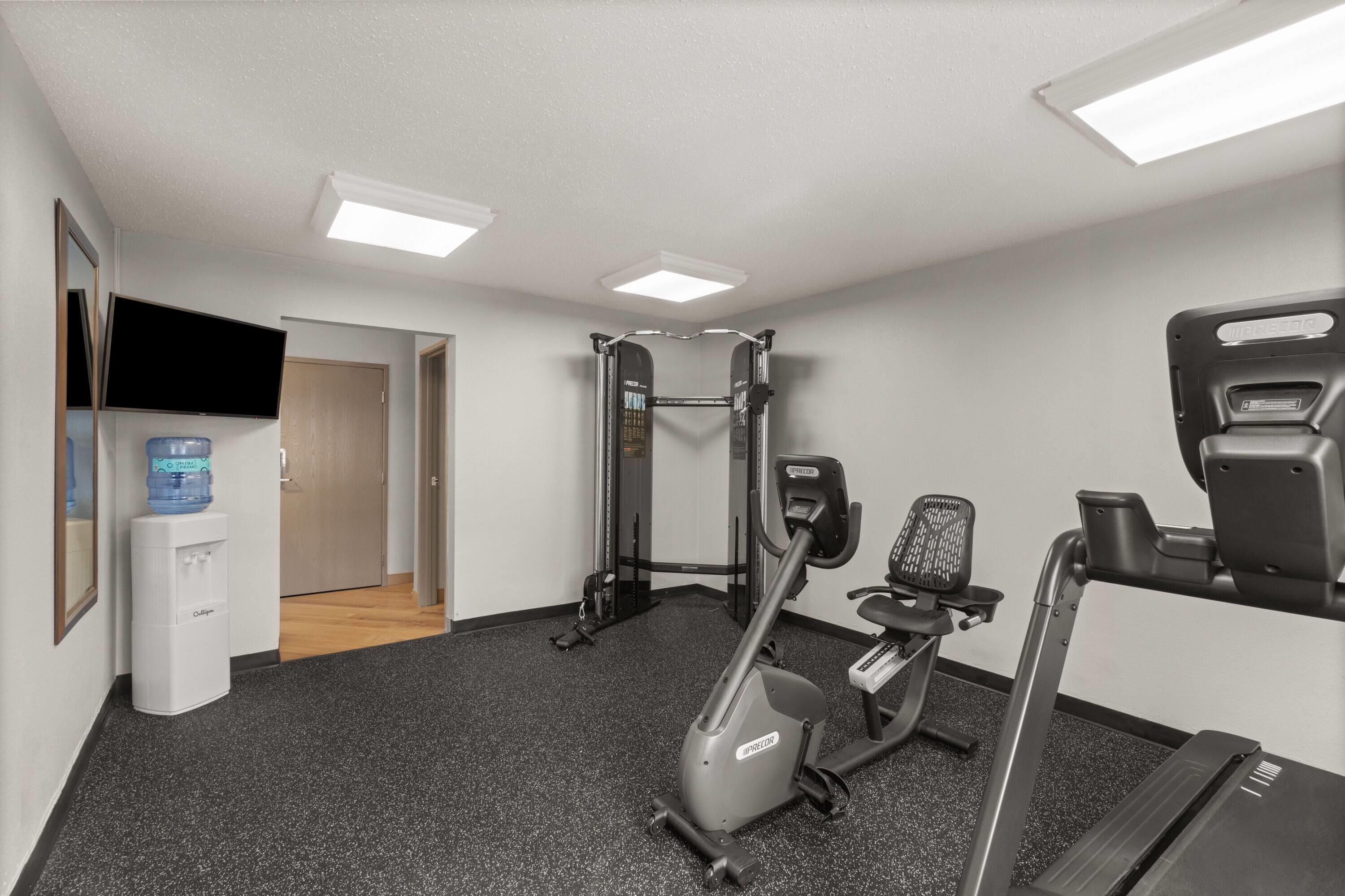 Health club fitness center gym | La Quinta Inn & Suites by Wyndham Columbia