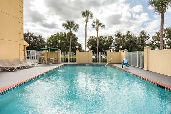 Pool - La Quinta Inn & Suites Melbourne - I-95, Exit 191