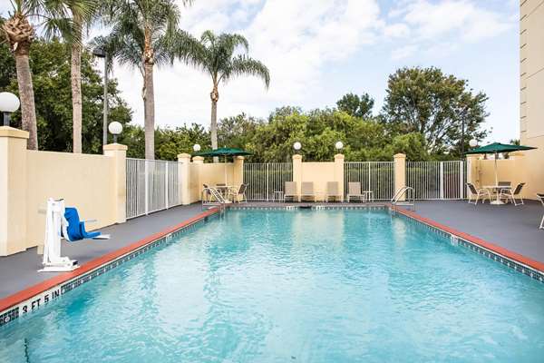 Pool - La Quinta Inn & Suites Melbourne - I-95, Exit 191