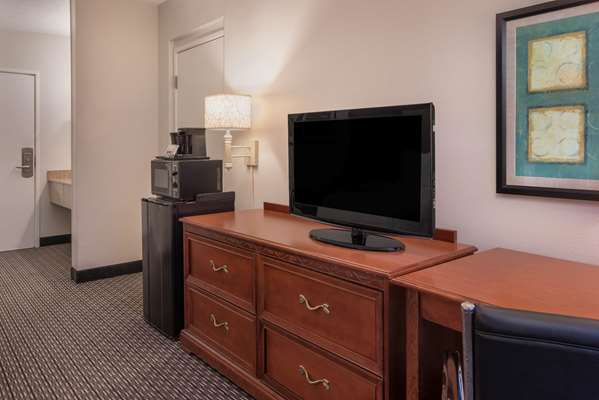  - La Quinta Inn & Suites Naples - I-75, Exit 101
