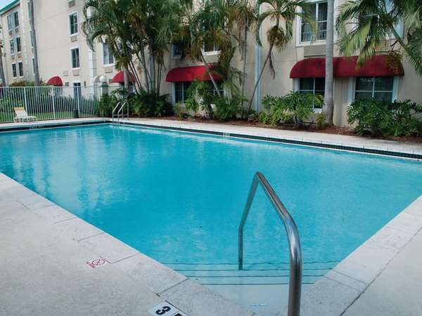 Pool - La Quinta Inn Sawgrass Mills Sunrise