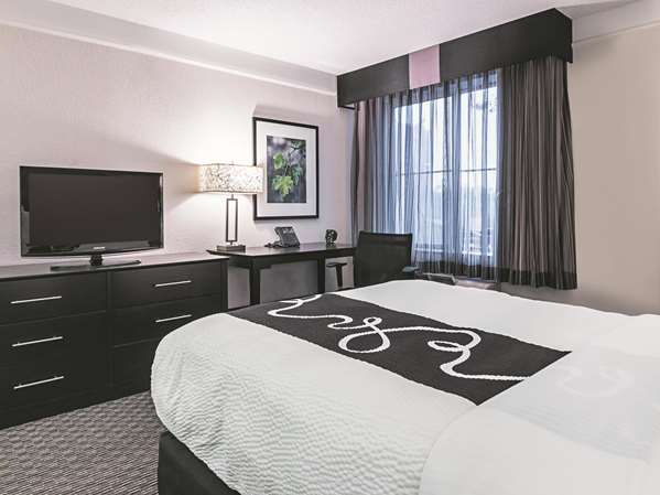  - La Quinta Inn & Suites Utica