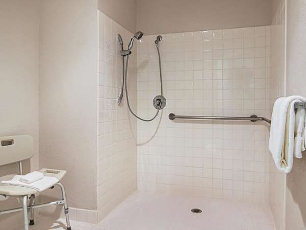  - La Quinta Inn & Suites Utica