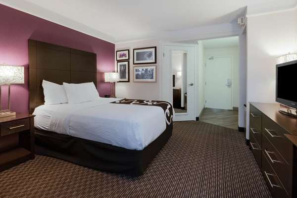  - La Quinta Inn & Suites Utica