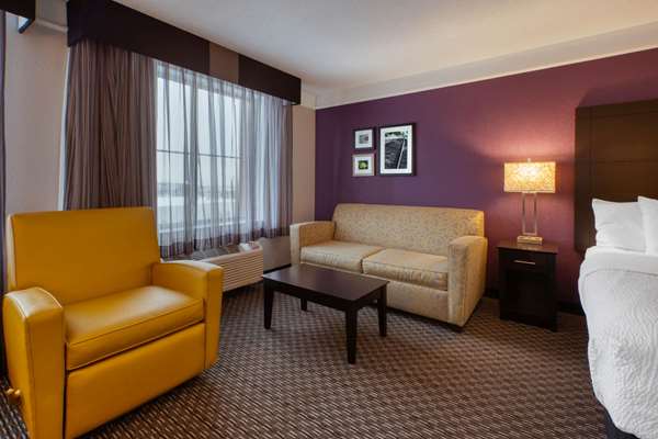  - La Quinta Inn & Suites Utica