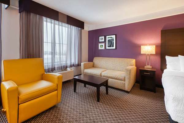  - La Quinta Inn & Suites Utica
