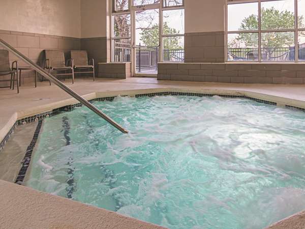 Pool - La Quinta Inn & Suites Utica