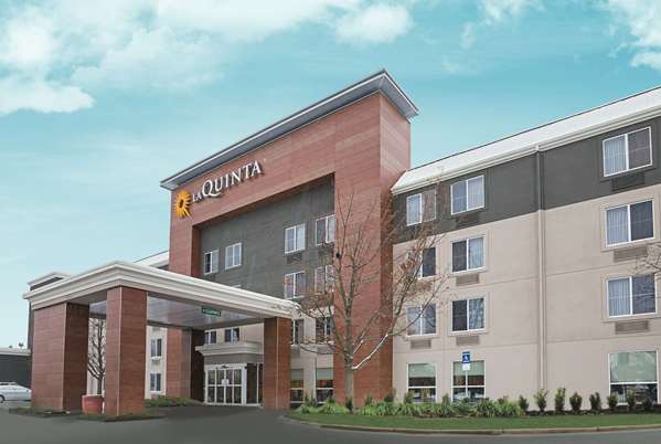 Exterior view - La Quinta Inn & Suites Utica
