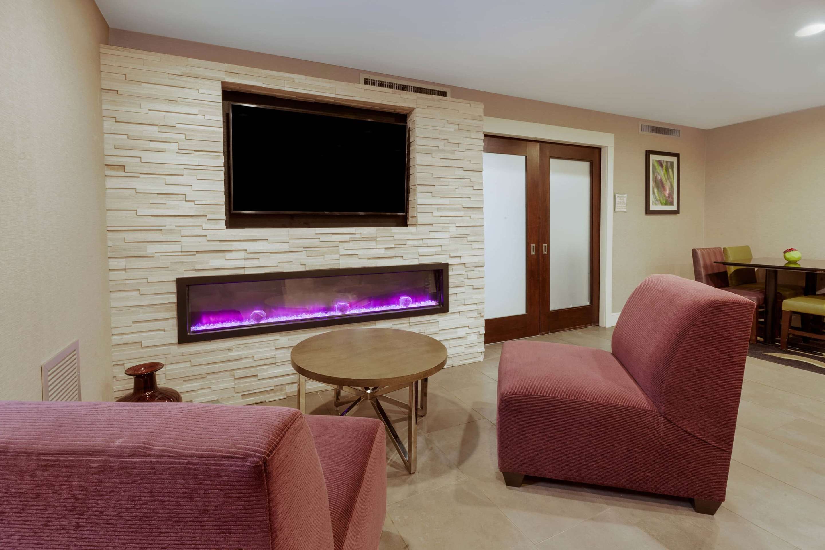 Lobby | La Quinta by Wyndham Detroit Utica