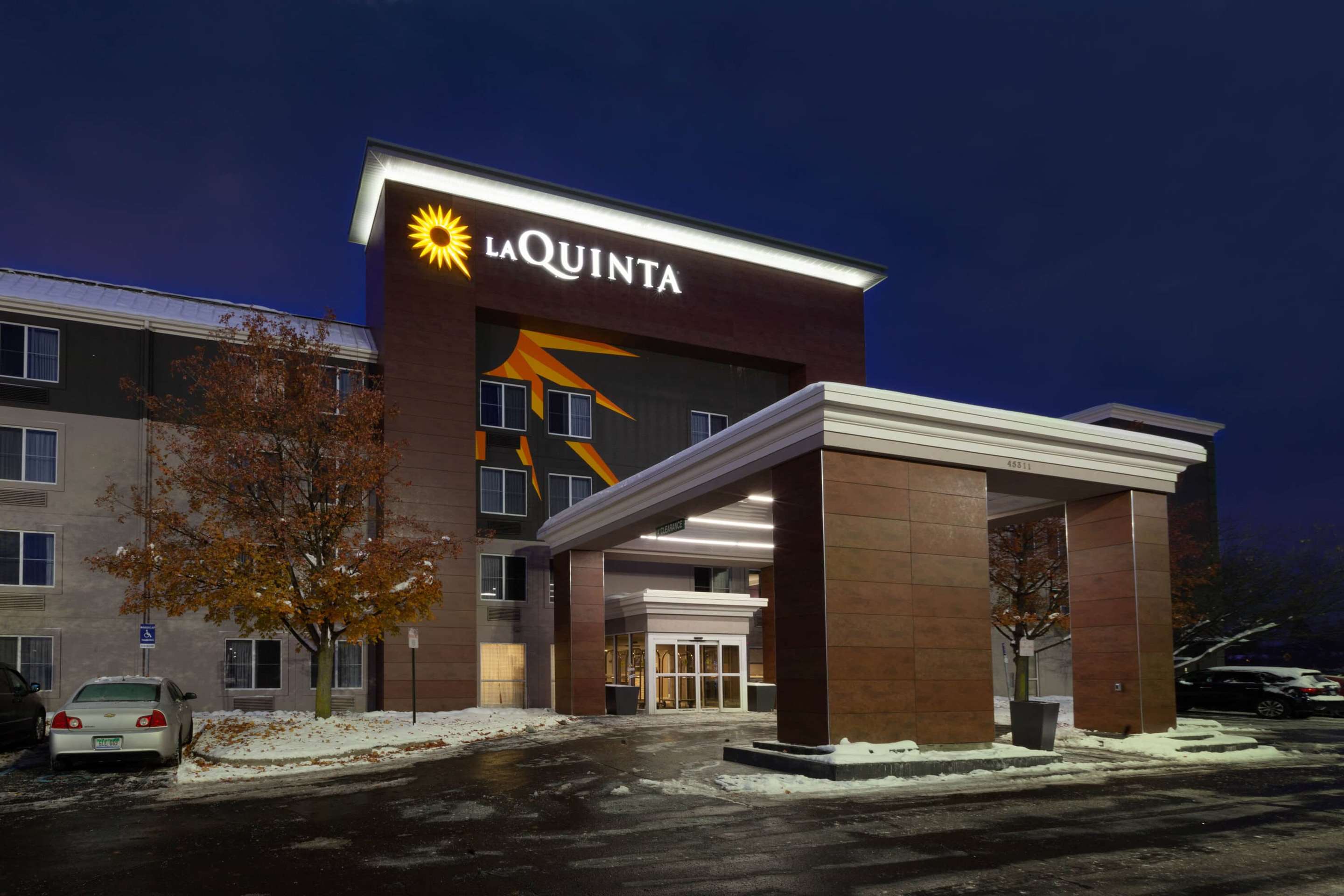 Exterior | La Quinta by Wyndham Detroit Utica