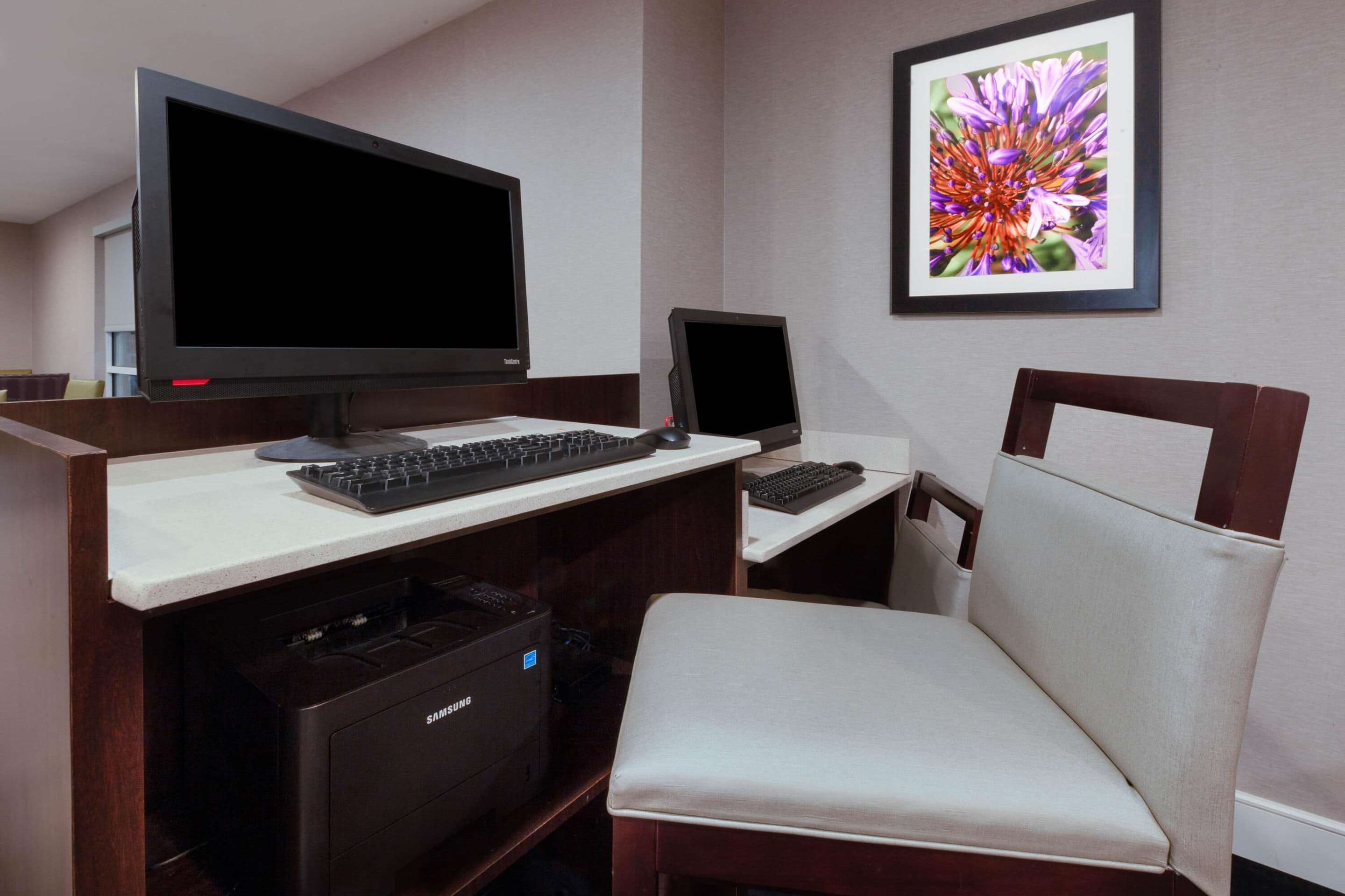 Business Center | La Quinta by Wyndham Detroit Utica