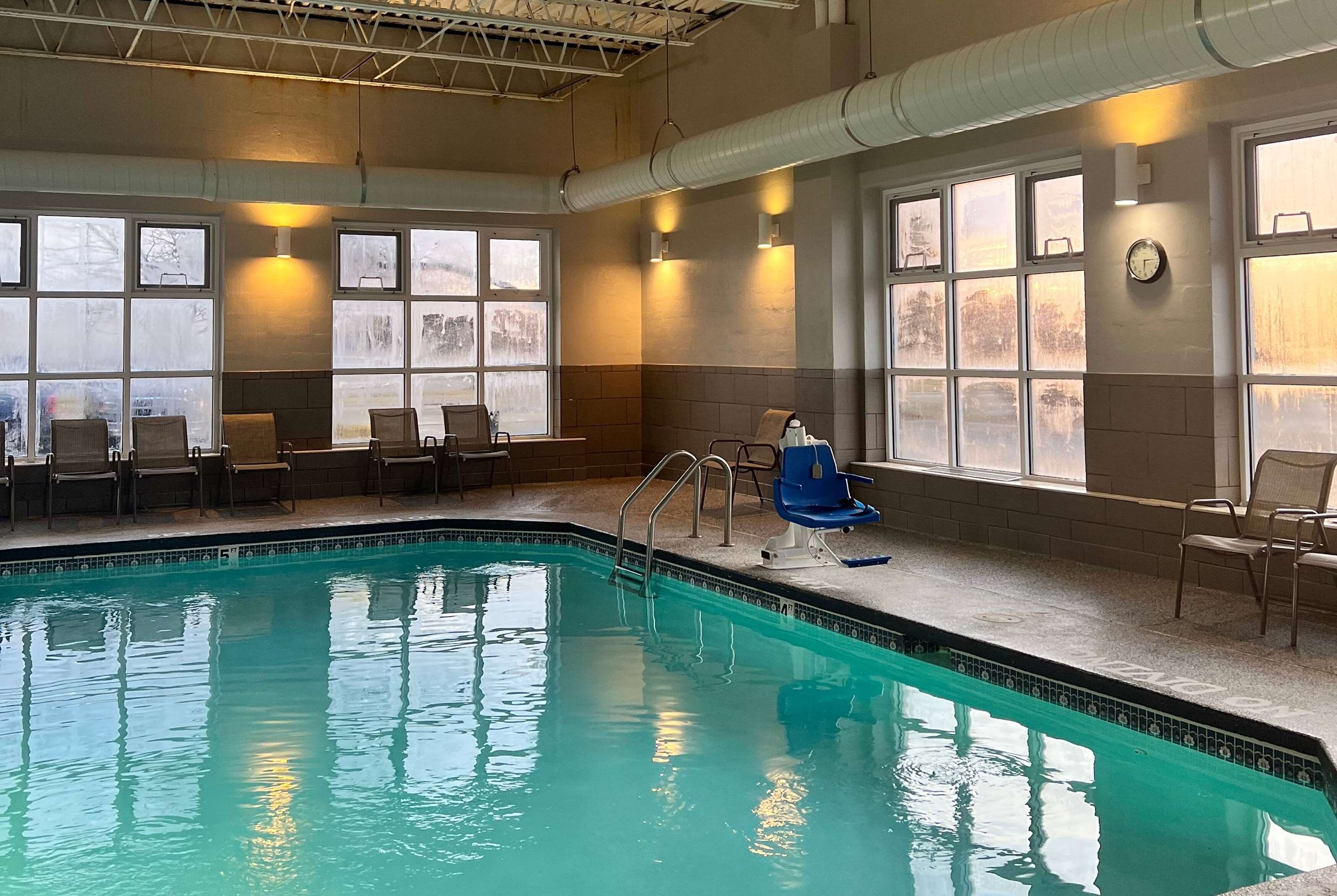 Pool | La Quinta by Wyndham Detroit Utica