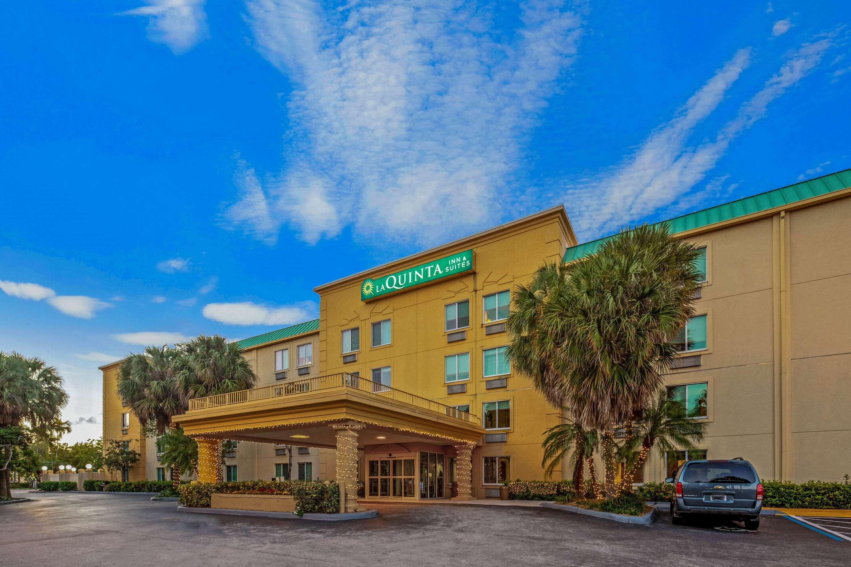 Exterior | La Quinta Inn & Suites by Wyndham Miami Cutler Bay