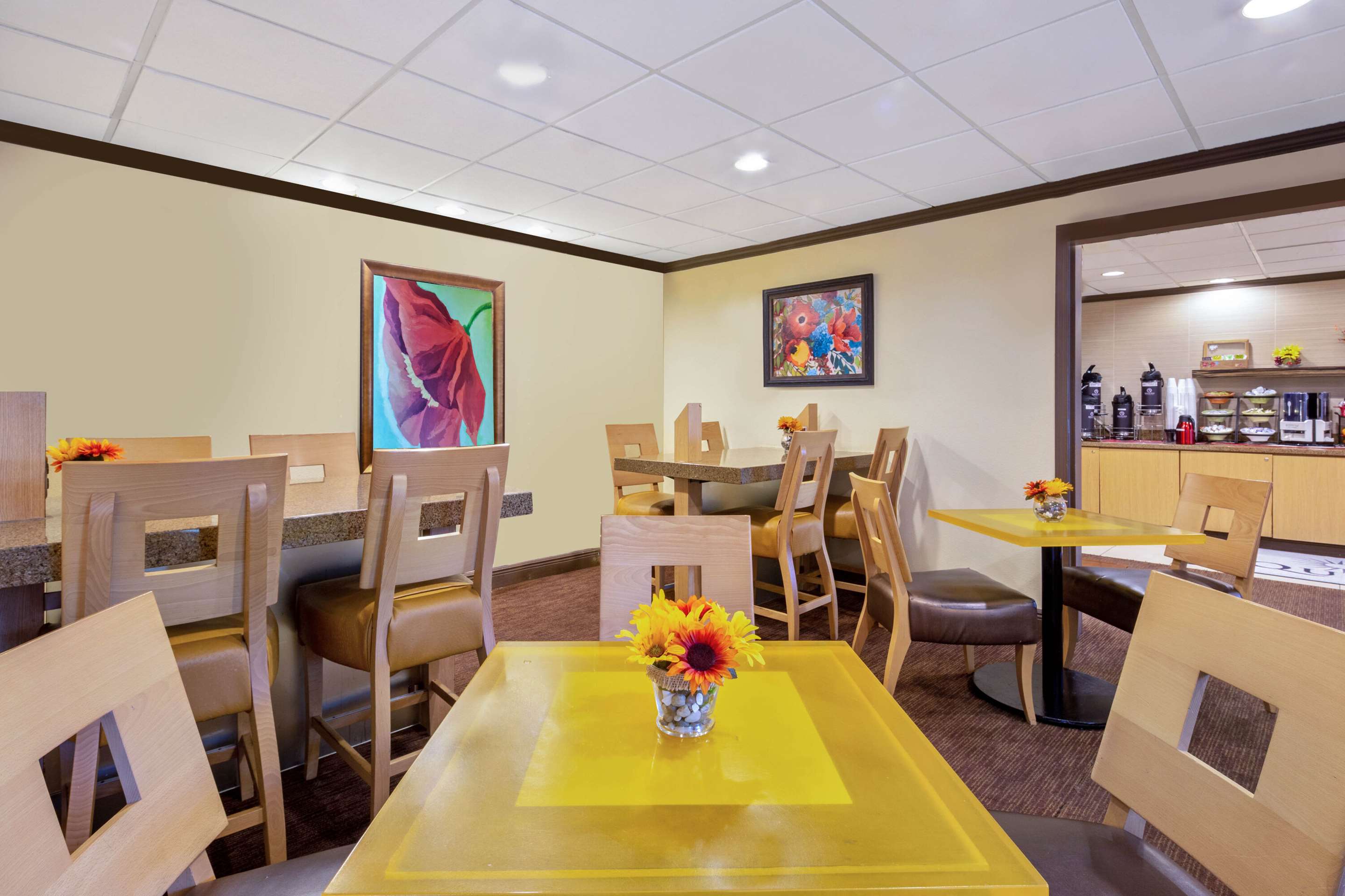 complimentary breakfast | La Quinta Inn & Suites by Wyndham Miami Cutler Bay