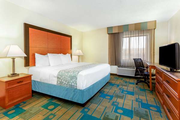  - La Quinta Inn Willowbrook - I-55, Exit 274