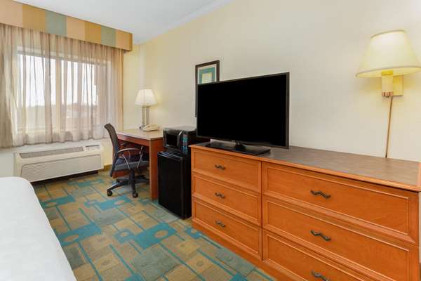  - La Quinta Inn Willowbrook - I-55, Exit 274