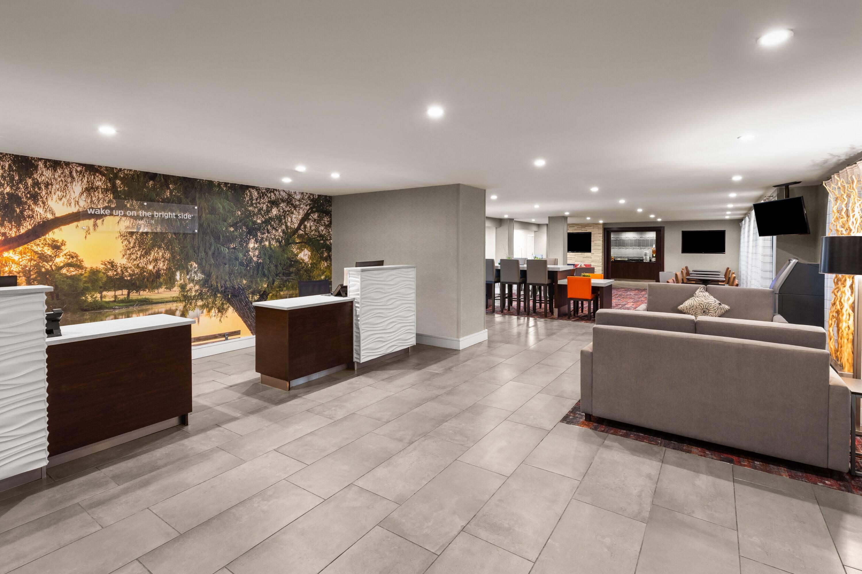 Lobby | La Quinta by Wyndham Austin Round Rock