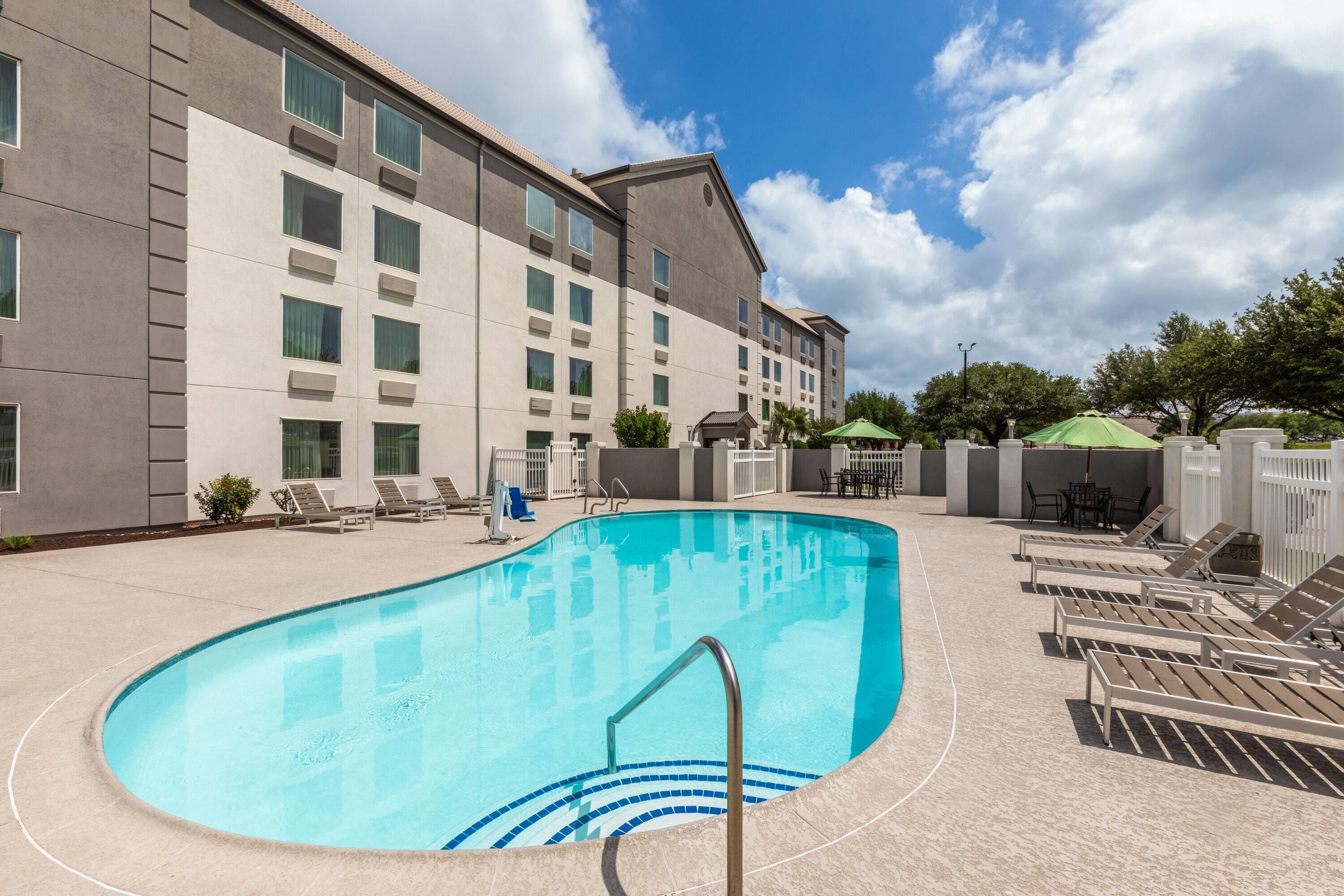 Pool - indoor | La Quinta by Wyndham Austin Round Rock