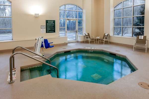 Pool - La Quinta Inn & Suites New Berlin - I-43, Exit 57