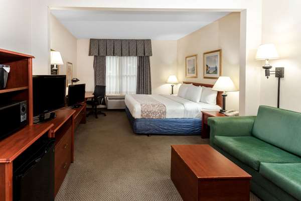 Suite - La Quinta Inn & Suites New Berlin - I-43, Exit 57