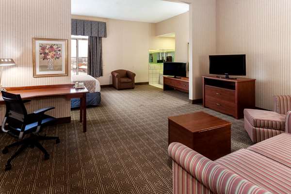 Suite - La Quinta Inn & Suites New Berlin - I-43, Exit 57