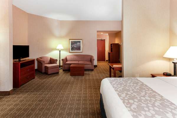 Suite - La Quinta Inn & Suites New Berlin - I-43, Exit 57
