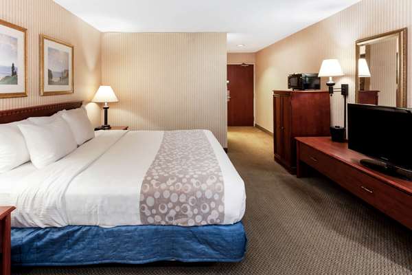  - La Quinta Inn & Suites New Berlin - I-43, Exit 57