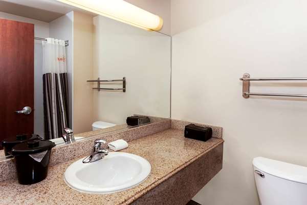  - La Quinta Inn & Suites New Berlin - I-43, Exit 57