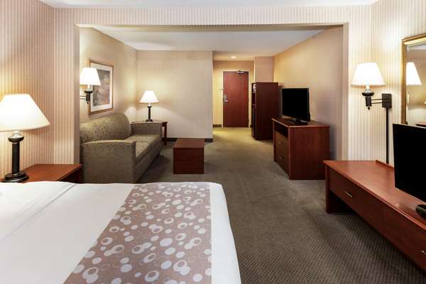 Suite - La Quinta Inn & Suites New Berlin - I-43, Exit 57
