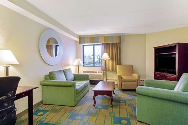 Suite - La Quinta Inn & Suites Somerville - I-93, Exit 21