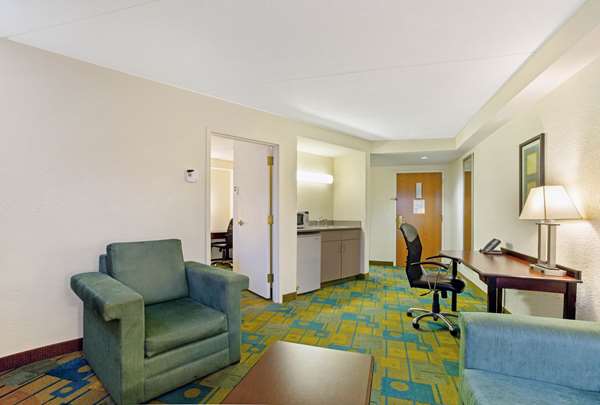 Suite - La Quinta Inn & Suites Somerville - I-93, Exit 21