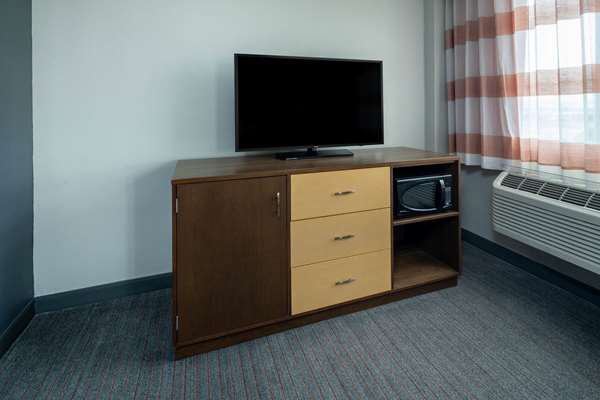  - La Quinta Inn & Suites LAX Airport Los Angeles