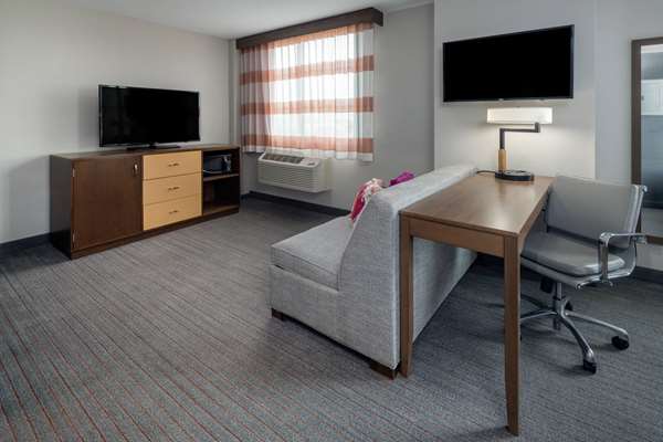 Suite - La Quinta Inn & Suites LAX Airport Los Angeles