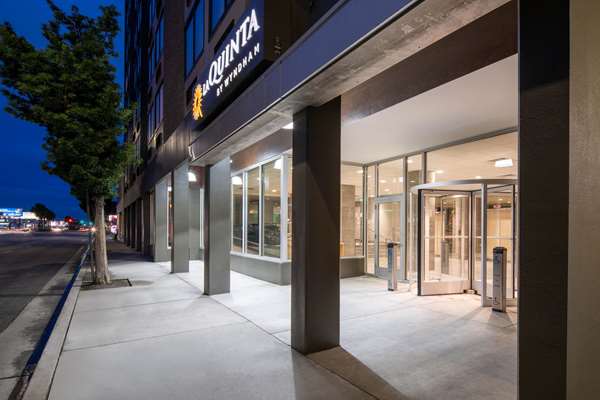 Exterior view - La Quinta Inn & Suites LAX Airport Los Angeles