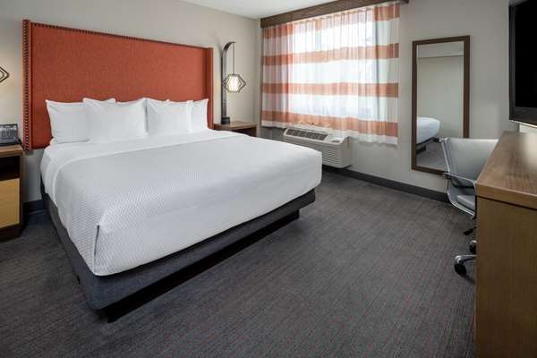 Suite - La Quinta Inn & Suites LAX Airport Los Angeles