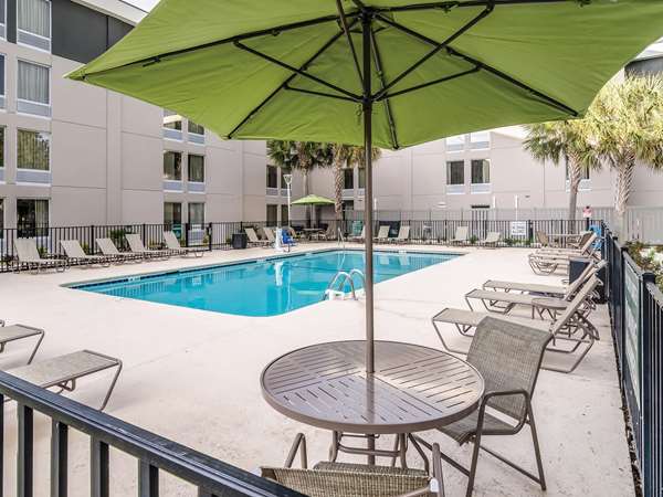 Pool - La Quinta Inn & Suites at 48th Ave Myrtle Beach