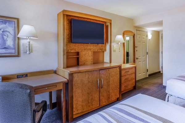  - La Quinta Inn & Suites Bohemia