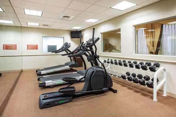 Fitness/ Exercise Room - La Quinta Inn & Suites Bohemia