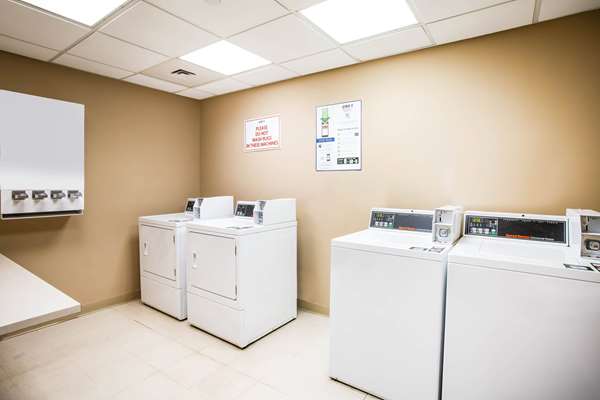 Amenities - La Quinta Inn & Suites Bohemia