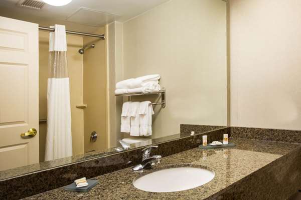  - La Quinta Inn & Suites Bohemia