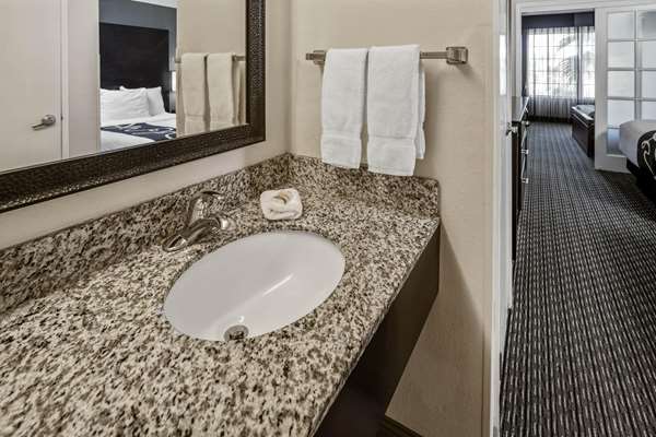  - La Quinta Inn & Suites Disneyland Anaheim - I-5, Exit 109